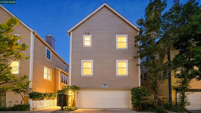 2063 Lewis St, Hercules, CA 94547