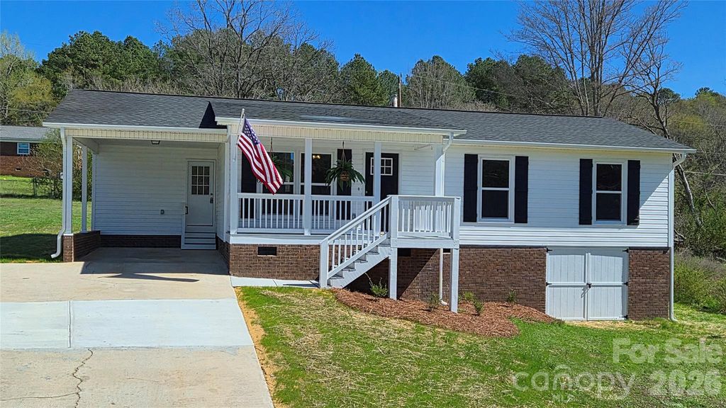 1220 Old Greenbriar Drive, Lancaster, SC 29720