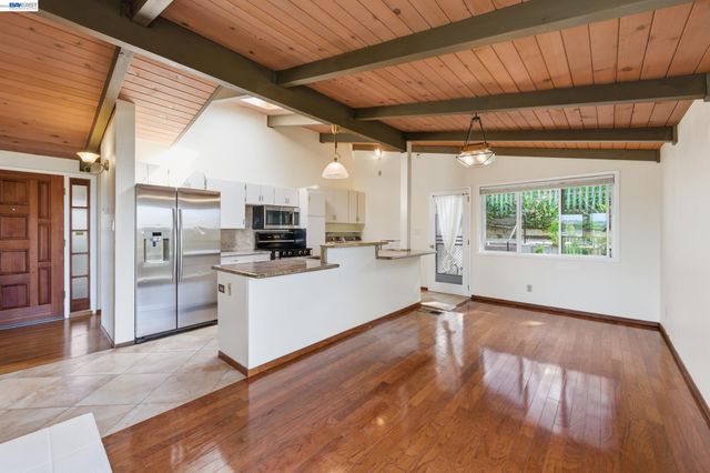 18602 Center St, Castro Valley, CA 94546