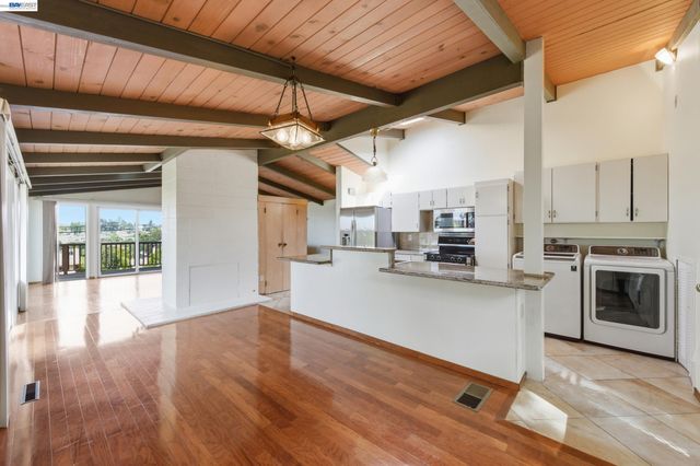 18602 Center St, Castro Valley, CA 94546