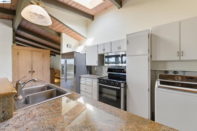 18602 Center St, Castro Valley, CA 94546