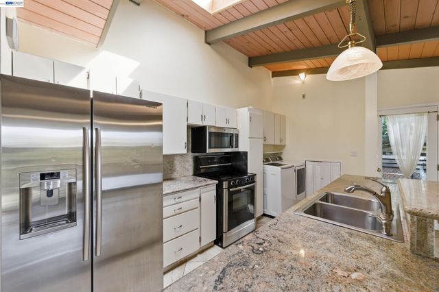 18602 Center St, Castro Valley, CA 94546