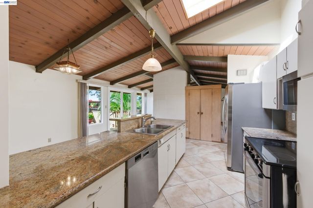 18602 Center St, Castro Valley, CA 94546