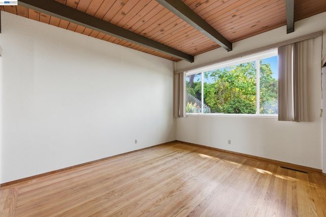 18602 Center St, Castro Valley, CA 94546