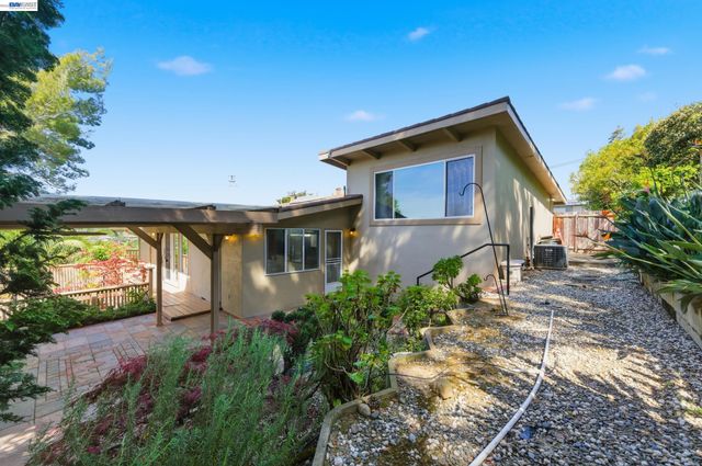 18602 Center St, Castro Valley, CA 94546