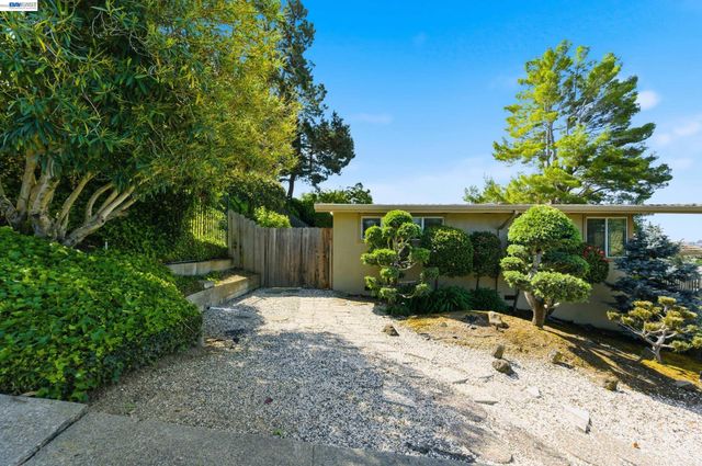 18602 Center St, Castro Valley, CA 94546