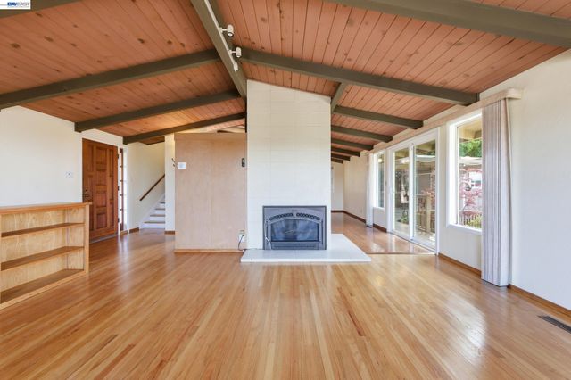 18602 Center St, Castro Valley, CA 94546