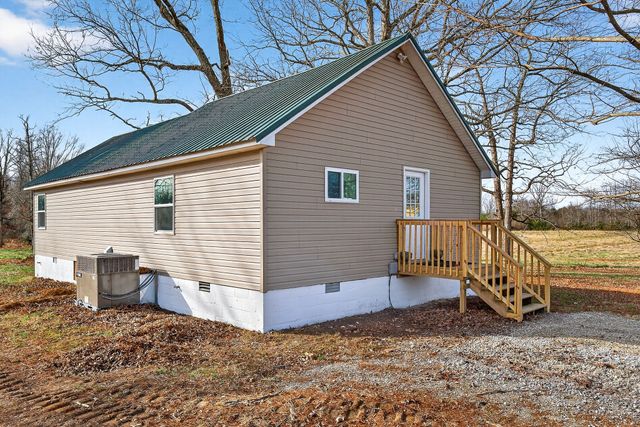 884 Swamp Rd, Mcminnville, TN 37110