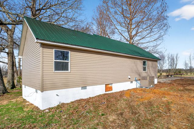 884 Swamp Rd, Mcminnville, TN 37110