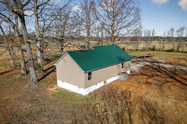 884 Swamp Rd, Mcminnville, TN 37110