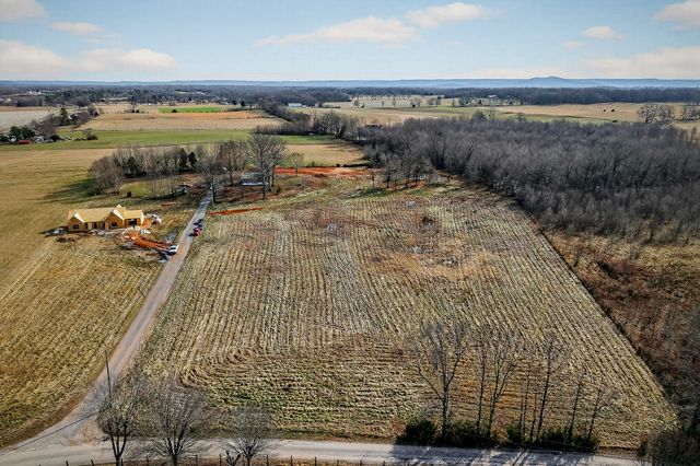 884 Swamp Rd, Mcminnville, TN 37110