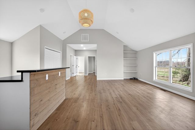 884 Swamp Rd, Mcminnville, TN 37110