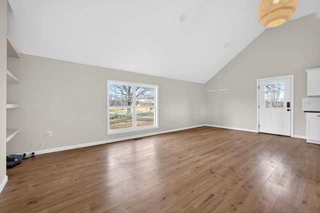 884 Swamp Rd, Mcminnville, TN 37110