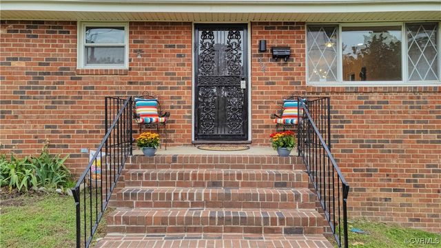 14 Gloucester Cir, Petersburg, VA 23803