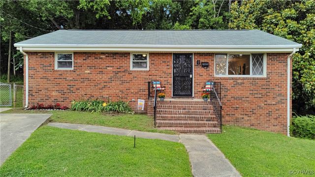 14 Gloucester Cir, Petersburg, VA 23803