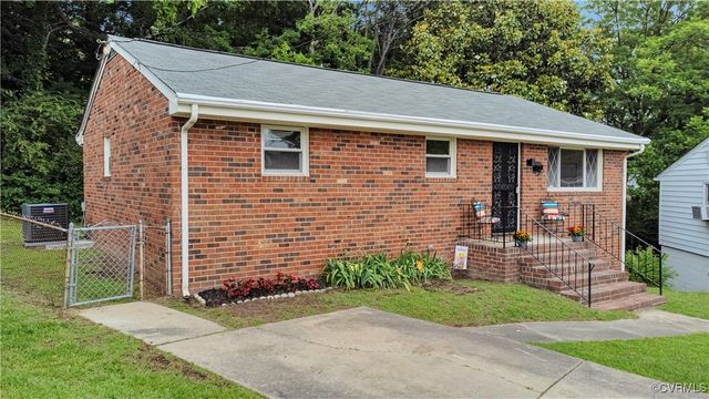 14 Gloucester Cir, Petersburg, VA 23803