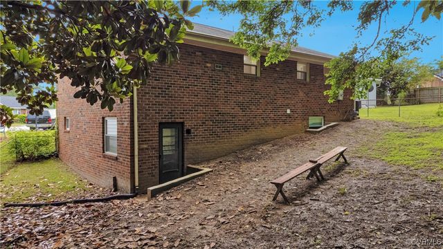 14 Gloucester Cir, Petersburg, VA 23803