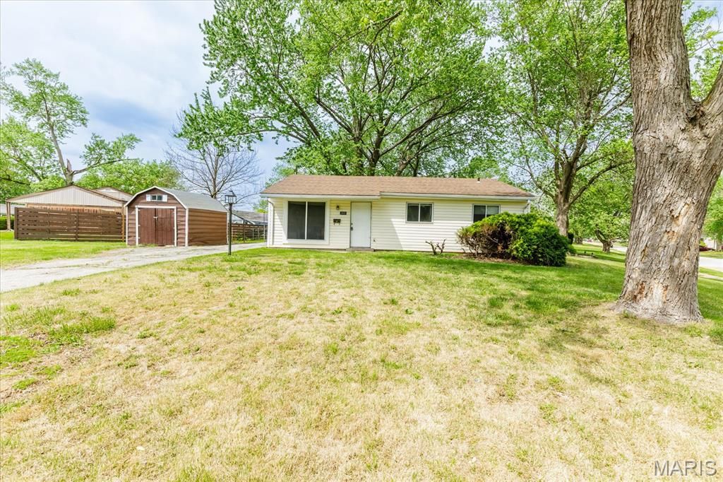 2435 6th Lane, Florissant, MO 63031
