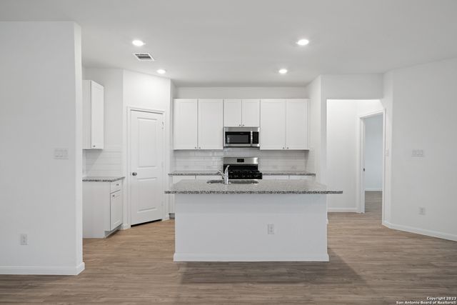 9105 Navarro Vista, Seguin, TX 78155