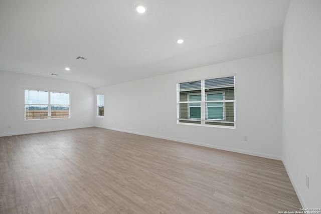 9105 Navarro Vista, Seguin, TX 78155