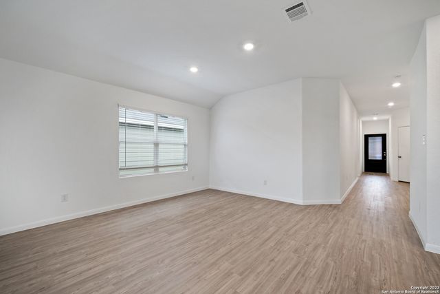 9105 Navarro Vista, Seguin, TX 78155