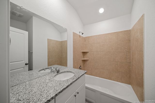 9105 Navarro Vista, Seguin, TX 78155