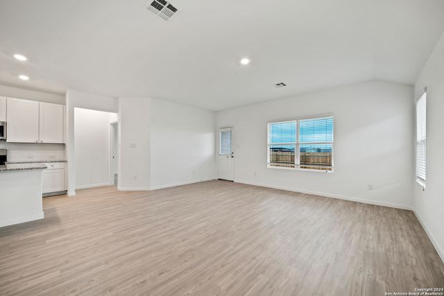 9105 Navarro Vista, Seguin, TX 78155
