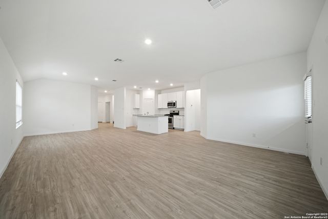 9105 Navarro Vista, Seguin, TX 78155