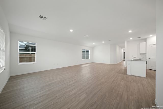 9105 Navarro Vista, Seguin, TX 78155