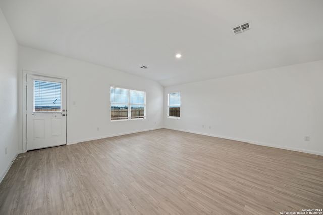 9105 Navarro Vista, Seguin, TX 78155