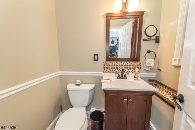 33 Lawrence Rd, Randolph Twp., NJ 07869