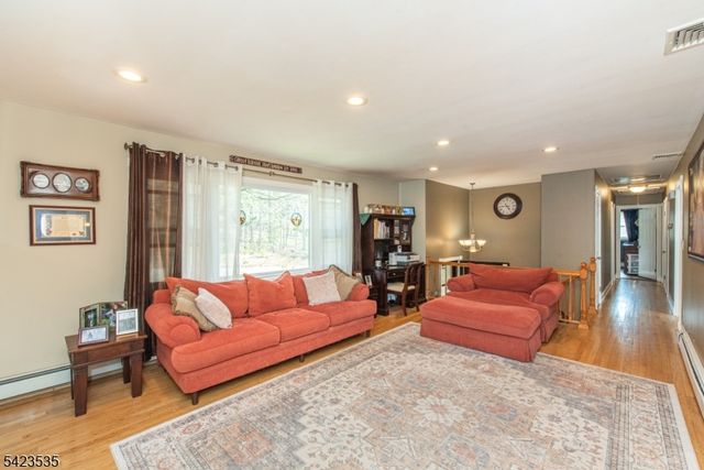 33 Lawrence Rd, Randolph Twp., NJ 07869