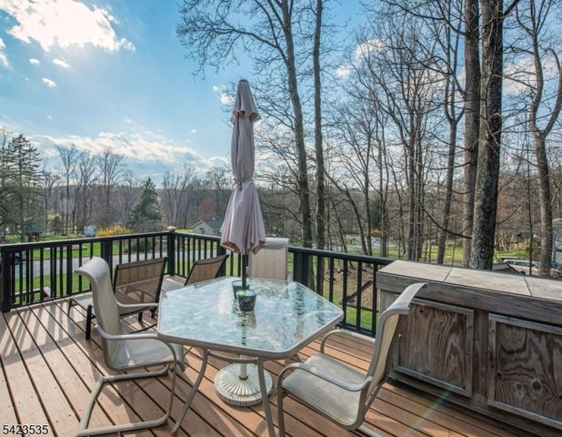 33 Lawrence Rd, Randolph Twp., NJ 07869