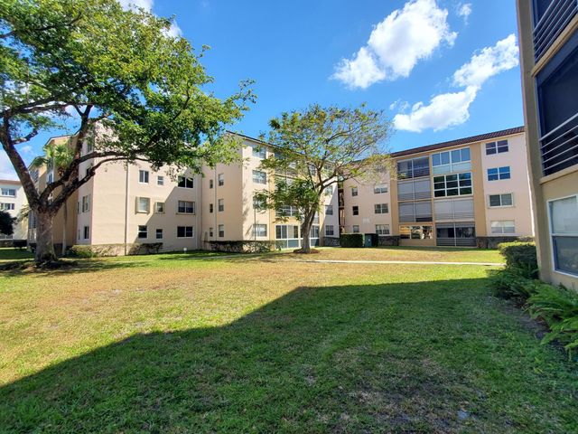 2811 Somerset Drive 404, Lauderdale Lakes, FL 33311