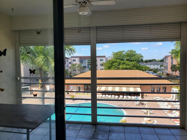 2811 Somerset Drive 404, Lauderdale Lakes, FL 33311