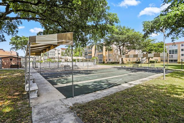 2811 Somerset Drive 404, Lauderdale Lakes, FL 33311