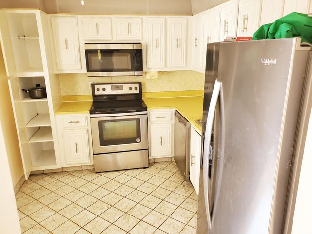 2811 Somerset Drive 404, Lauderdale Lakes, FL 33311