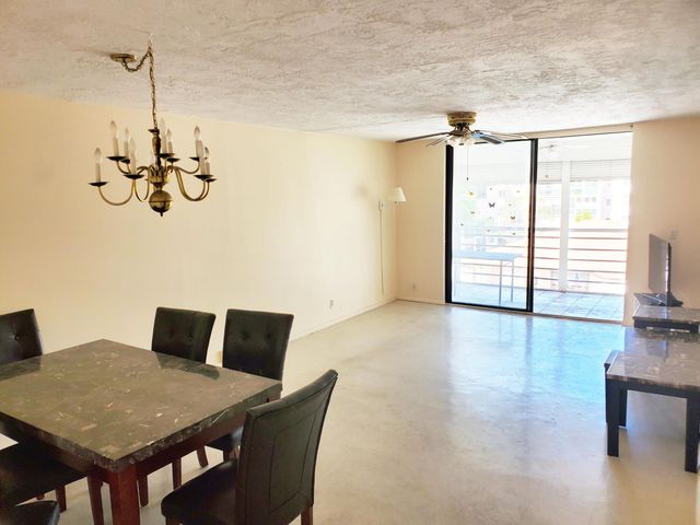 2811 Somerset Drive 404, Lauderdale Lakes, FL 33311