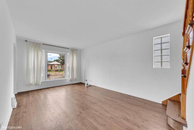 5608 N NAGLE Avenue, Chicago, IL 60646