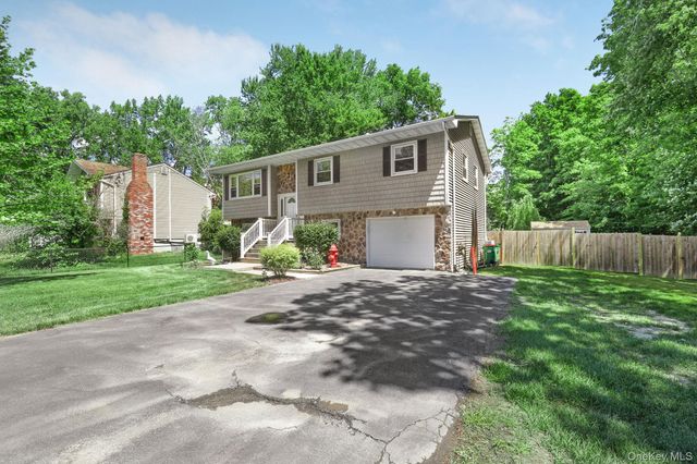 11 Danspence Road, Poughkeepsie, NY 12603