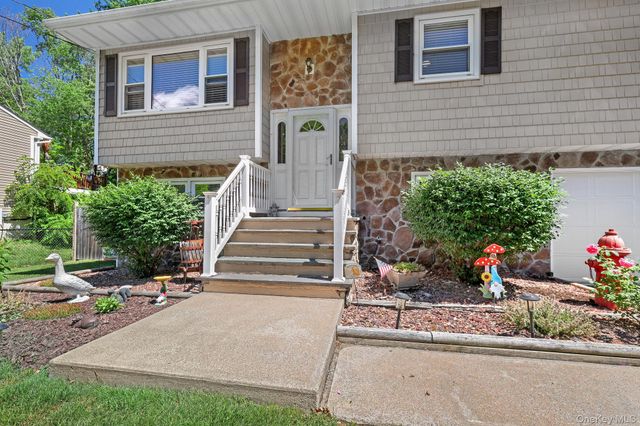 11 Danspence Road, Poughkeepsie, NY 12603
