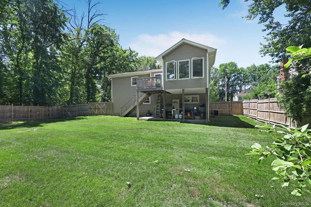 11 Danspence Road, Poughkeepsie, NY 12603