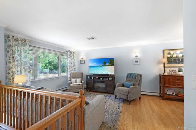 11 Danspence Road, Poughkeepsie, NY 12603