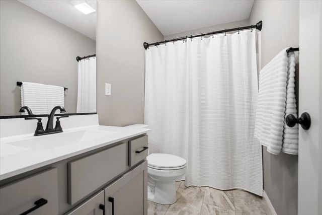 6 Bucktown Court, Bloomington, IL 61705