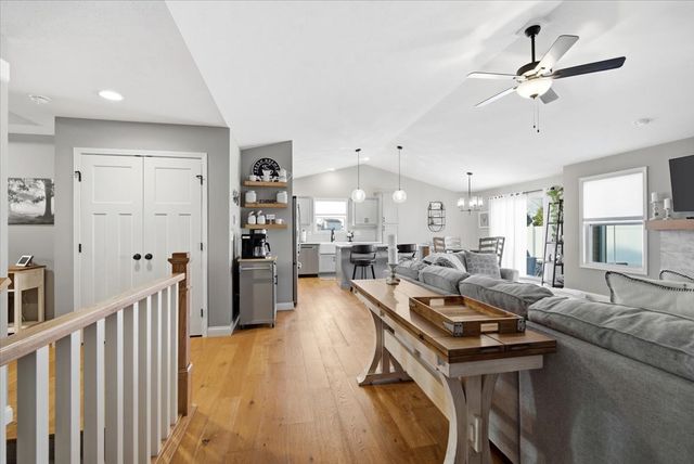 6 Bucktown Court, Bloomington, IL 61705