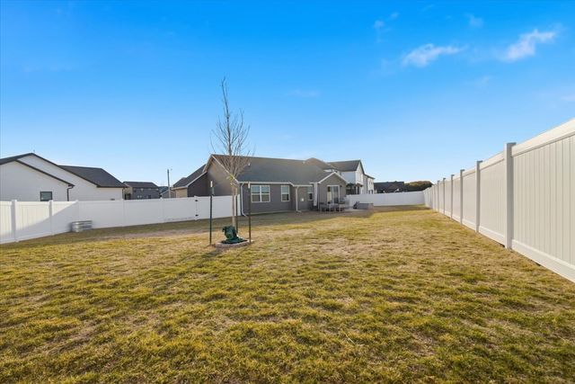 6 Bucktown Court, Bloomington, IL 61705