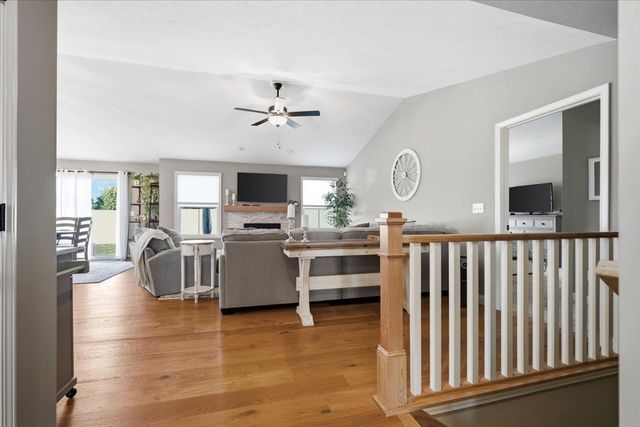 6 Bucktown Court, Bloomington, IL 61705