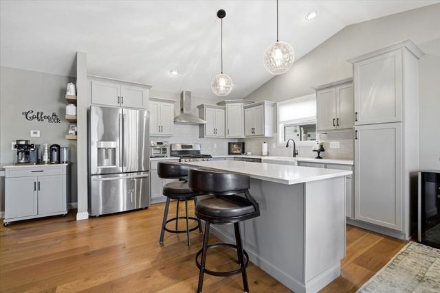 6 Bucktown Court, Bloomington, IL 61705