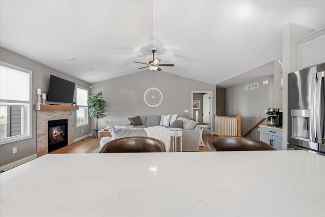 6 Bucktown Court, Bloomington, IL 61705