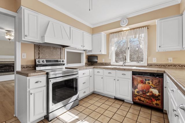 9481 Sullivan Lane, Crown Point, IN 46307